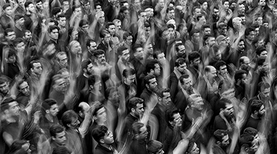 A large group of people stands in solidarity with one another. Mass tort claims and class action claims are both ways for groups of people to seek compensation from a common large entity that caused them harm.